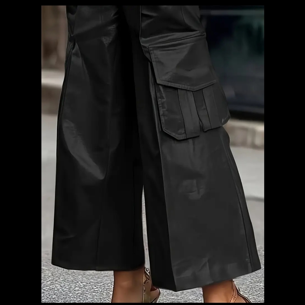 Black Wide-Leg Cargo Pants - Picture 3 of 3
